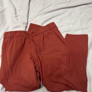 lululemon athletica Women's Rust Cropped Pants